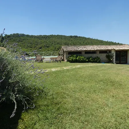Scappo In Umbria, Casale Al Hébergement de vacances